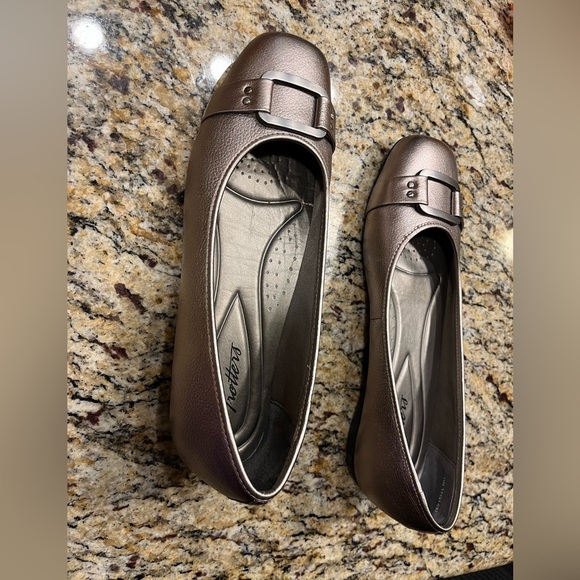 Trotters Metallic Sizzle Signature Ballet Flat, size 11N - Picture 2 of 8